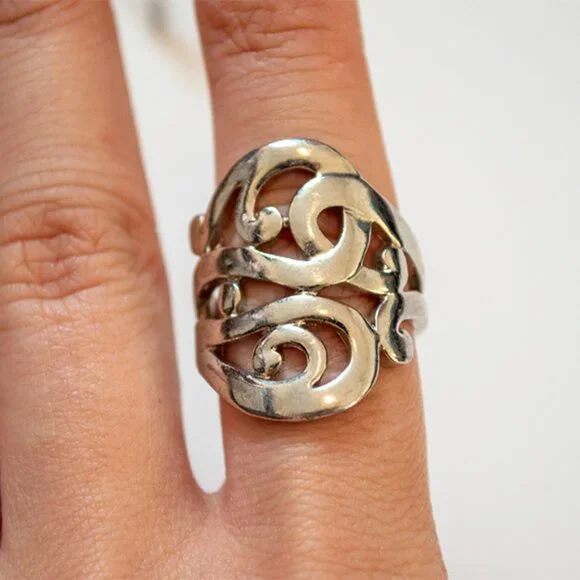 4 Silver-Colored Rings - Picture 4 of 5